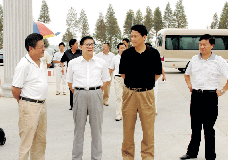  2006年9月1日，湖北省委常委、統戰(zhàn)部部長蘇曉云蒞臨我公司考察，張嗣義書記陪同